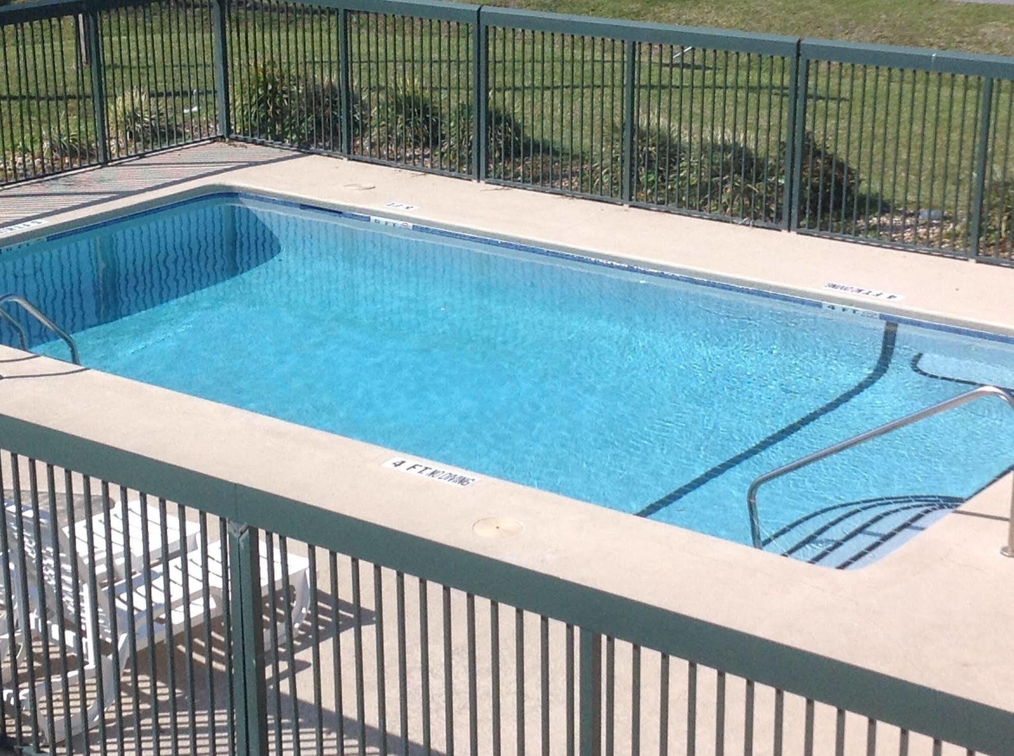Super 8 By Wyndham Brunswick South I-95 Motel Dış mekan fotoğraf